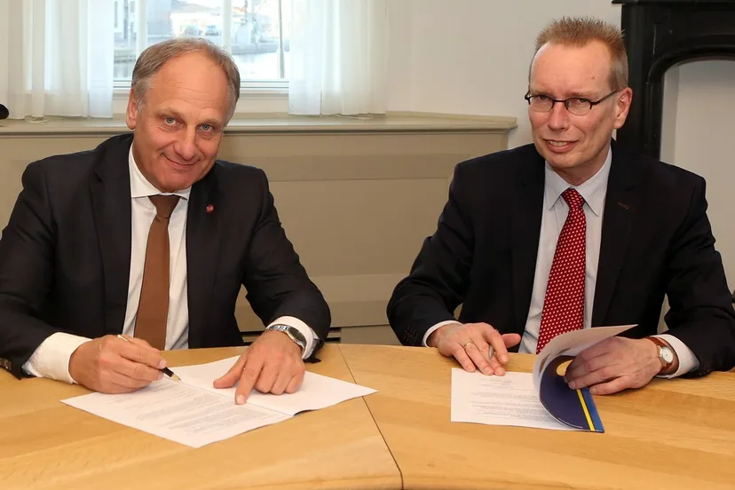 vec4y94j2439cukx447qlr6cv 2013 12 10 convenant bd