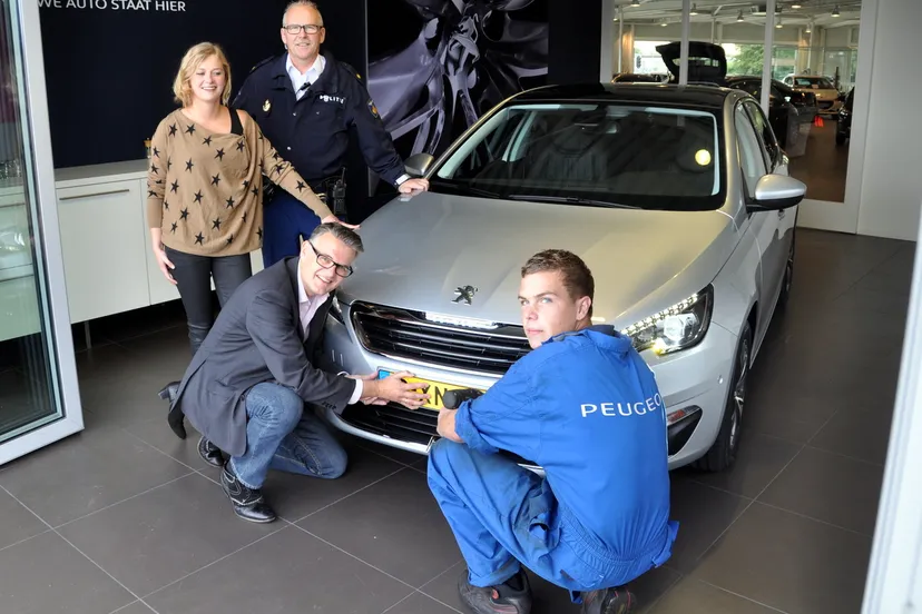 vg95hl5uv69z7ulu20yxy19rn 2014 10 02 week van de veiligheidkentekenplaten vast zetten