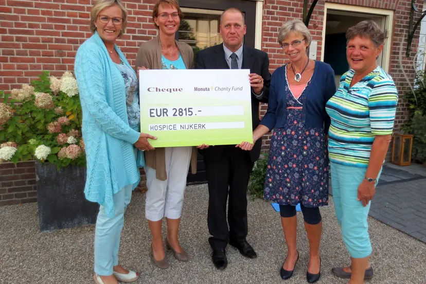 w65y10izyi05jupu3mcrqoyej 2014 09 09 hospice uitreiking cheque troostboom