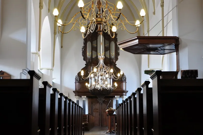 x2ypwiqcvlvfjvu43di15k68q grote kerk binnen 2