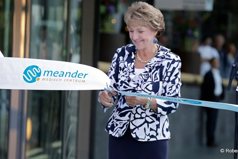 y44650763qexct6vn7s5f02g7 2014 06 07 meander 004