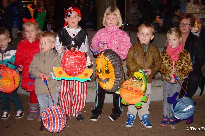 yfrg69n6ityaysbj4bgq70eai 2014 11 02 lampionnenoptocht 1