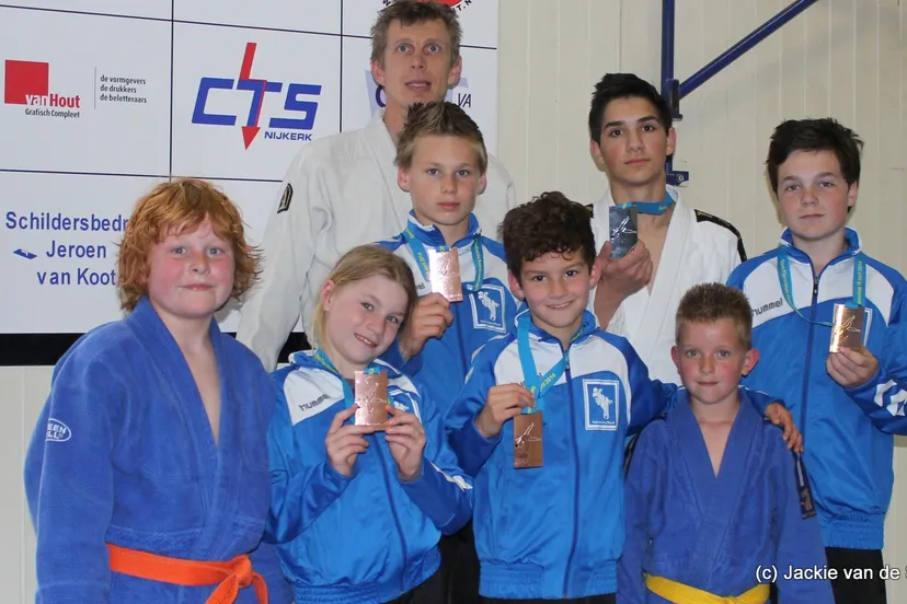 znyfcfmrc3wmyj77u983gz0he 2014 04 28 judoofkdeelnemers krantversie 266mb