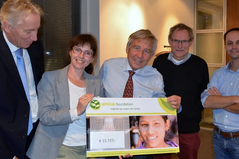 zog9vaffpoe1kn3qjaxnpvtvg 2014 12 01 unica overhandiging cheque opbrengst welloop