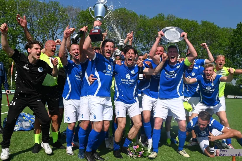 2024 05 11 veensche boys kampioen 2024b4