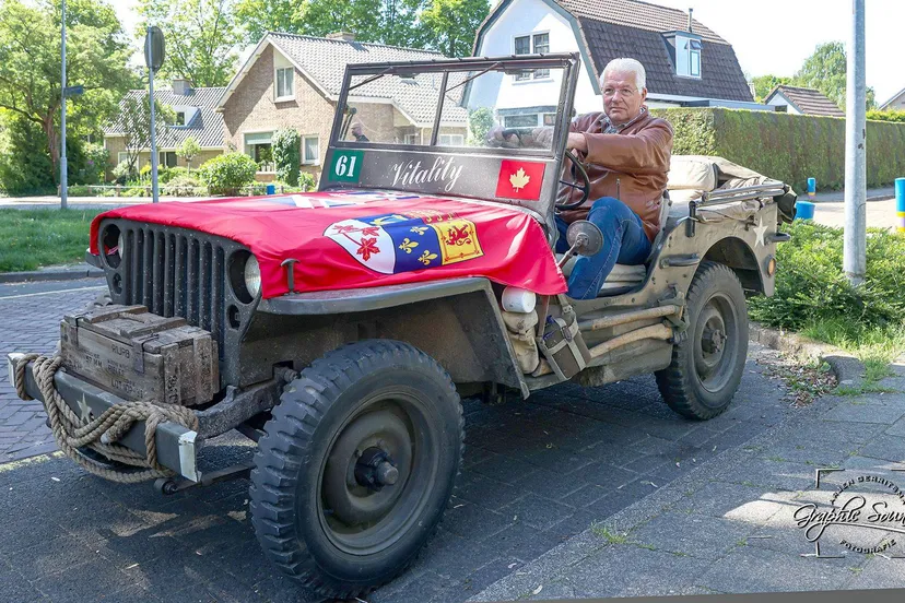 2025 05 03 venestraat legervoertuigen 001