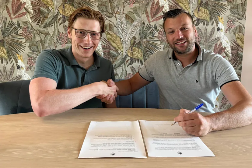 2025-09-13 Jelle Wiersma (voorzitter Flevo) en Richard Deuzeman (nieuwe hoofdtrainer)