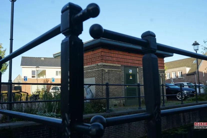 2025-09-23 electriciteitshuisje plein 03