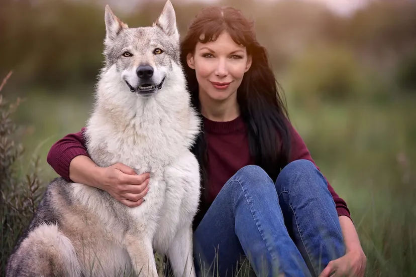 2025-09-29 judith-visser-samen-met-een-van-haar-drie-honden