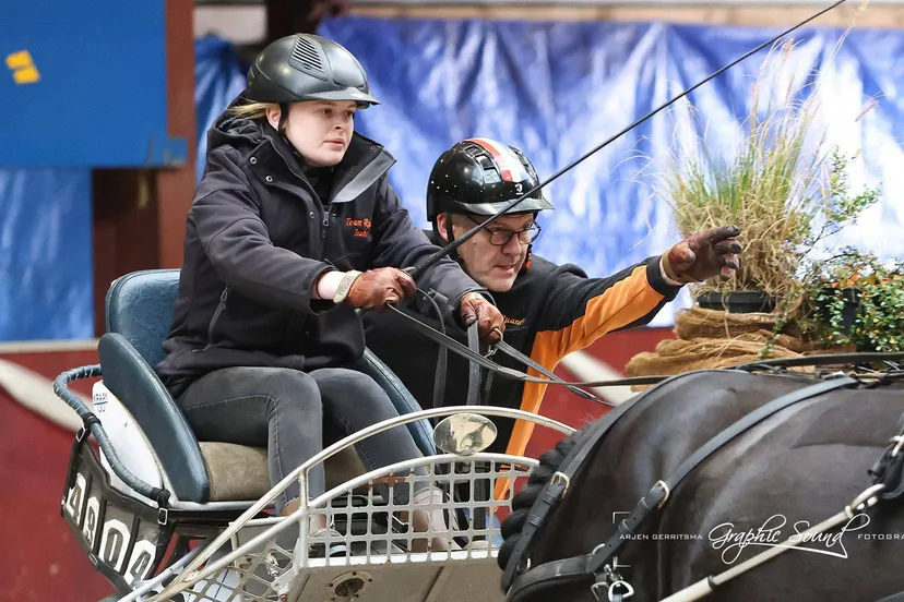 2025-11-07 menindoorr 02