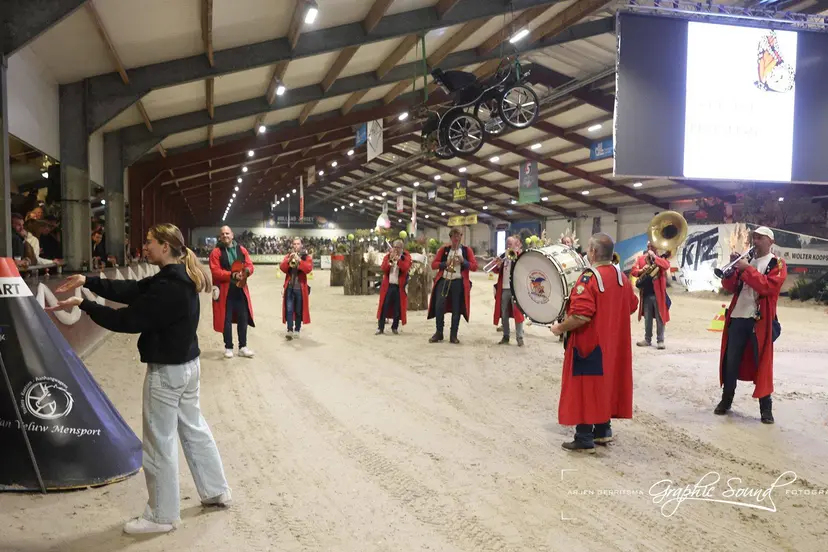 2025-11-08 menindoorr 46