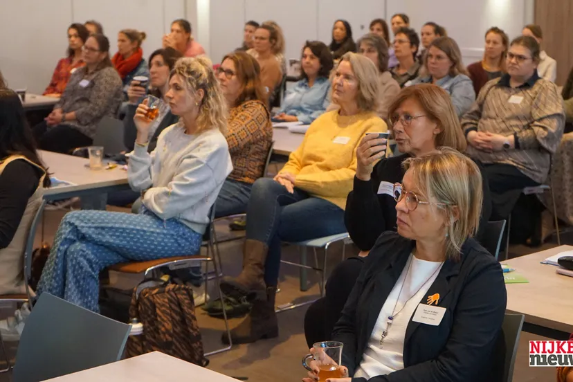 2025-11-17 week tegen kindermishandeling-1