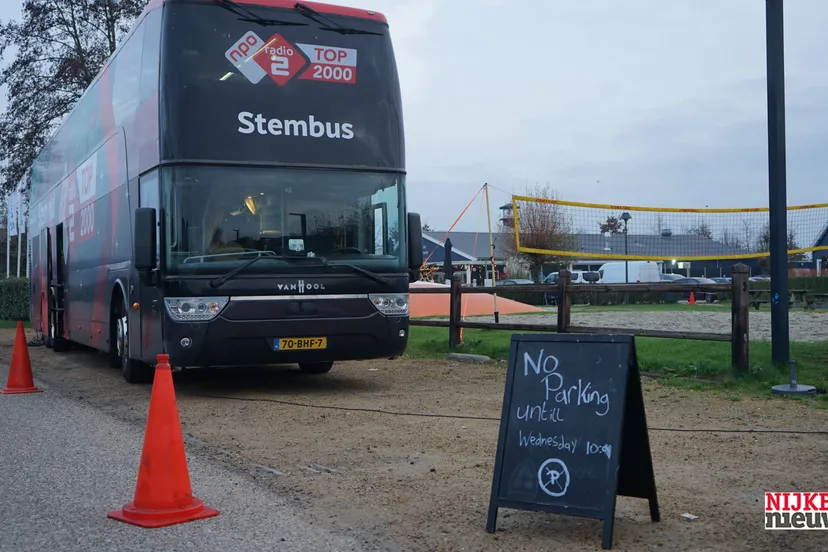 2025-12-03 stembus top2000 vuurtoren-01