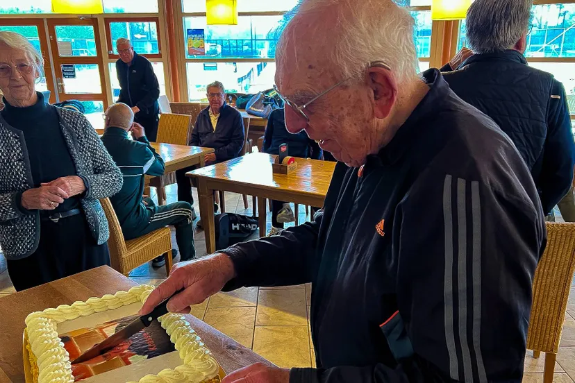 2025-12-05 Gerard Houweling 90 jaar CGerritvandeVeen-3