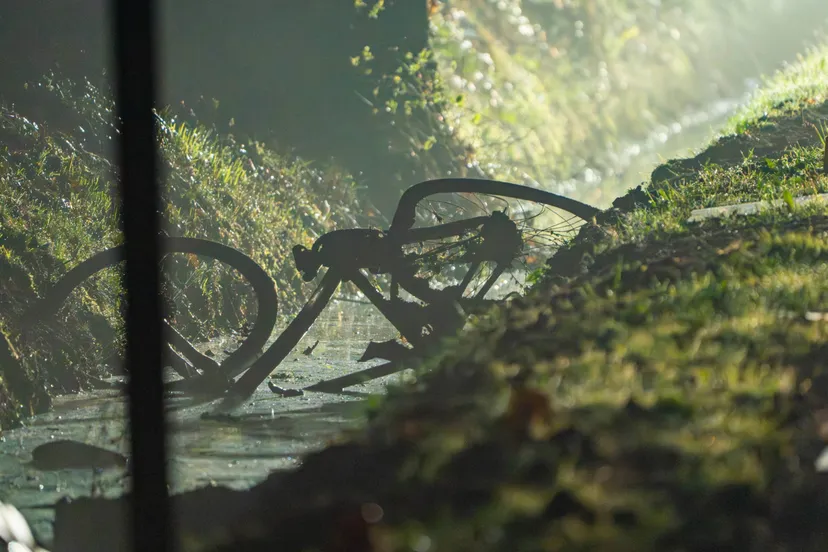 2026-03-23 fiets in sloot