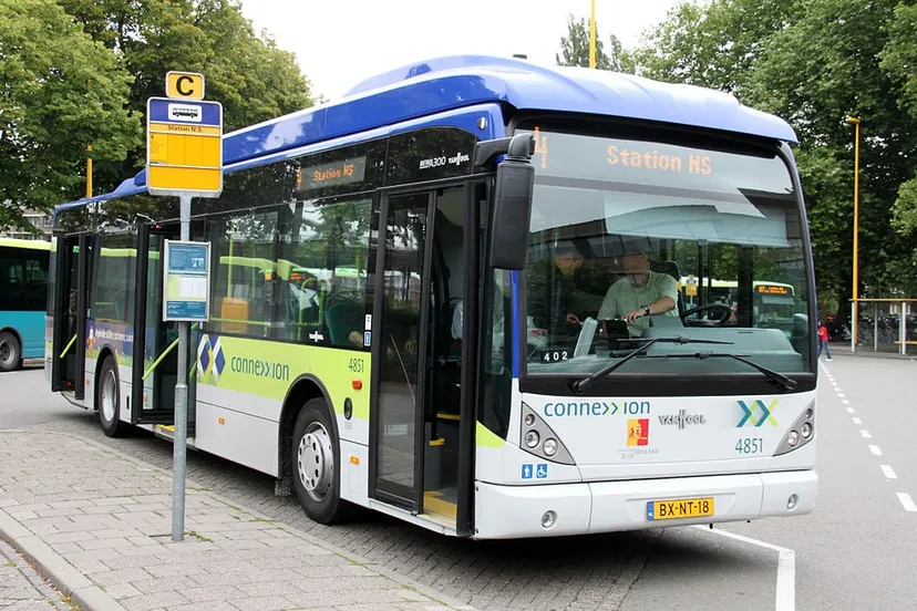 1024px hybride bus zuid holland van hool newa300