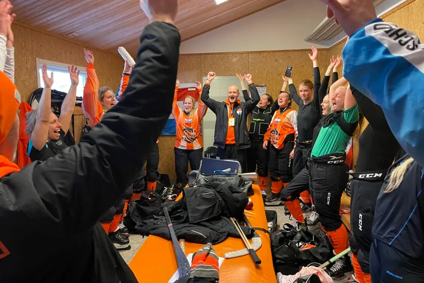 2022 03 23 overwinning bandy vrouwenteam