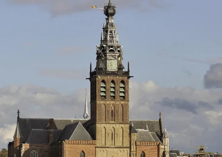 bezoeken zicht op stevenskerk en stevenstoren header