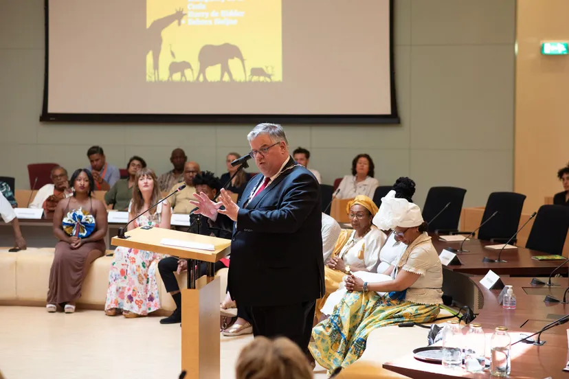 burgemeester hubert bruls aan het woord keti koti juni 2023