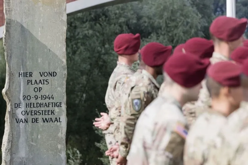 herdenking waaloversteek n