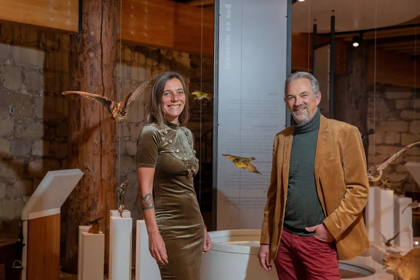 klimaatburgemeester floor basten en directeur hans hooijmaijers van de bastei bij de overdracht van de amtsketen foto david van haren