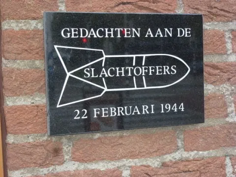 nijmegen kraayenhofflaan plaquette bombardement 22 02 1944 onthuld 28 10 2013 480x360 1