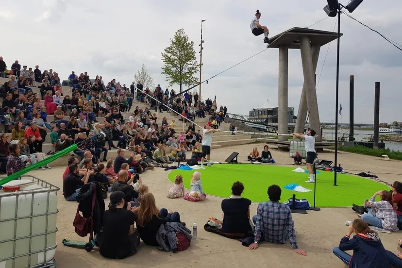 persbericht artiesten gezocht voor openluchttheater podium aan de waal