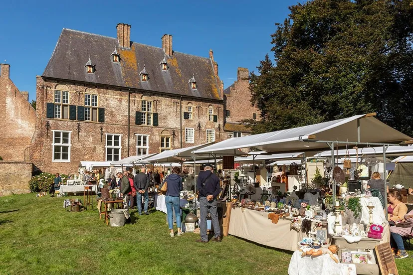 brocantefair hernen voor kasteel