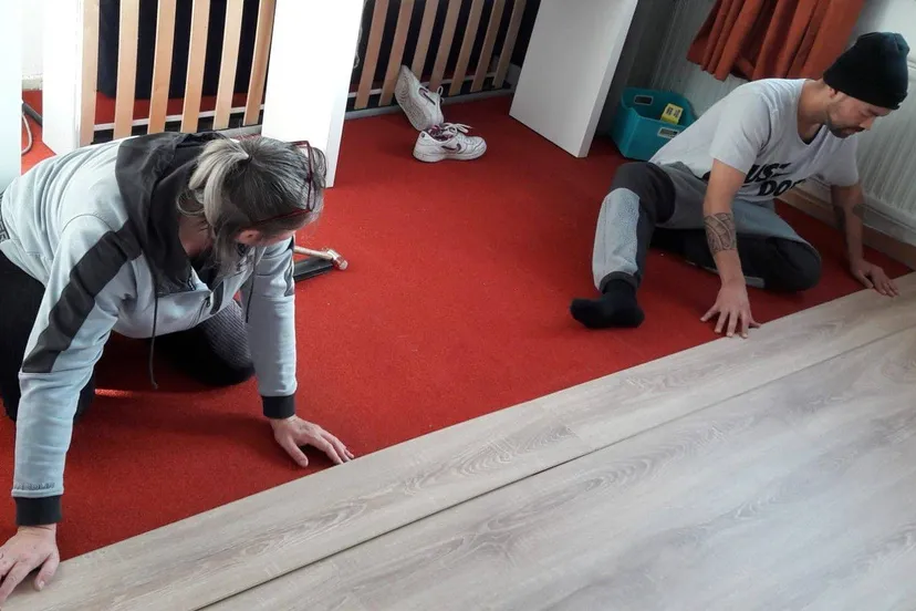 laminaat leggen sttichting doorgaan
