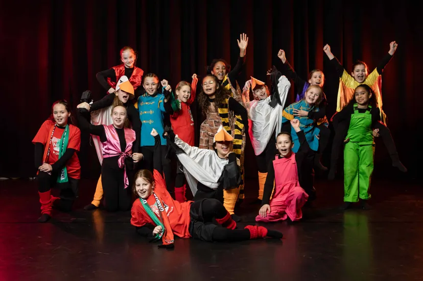 persbericht tweehonderd nijmeegse basisschoolleerlingen stralen op podium lindenberg cultuurhuis tijdens lef 2jpg