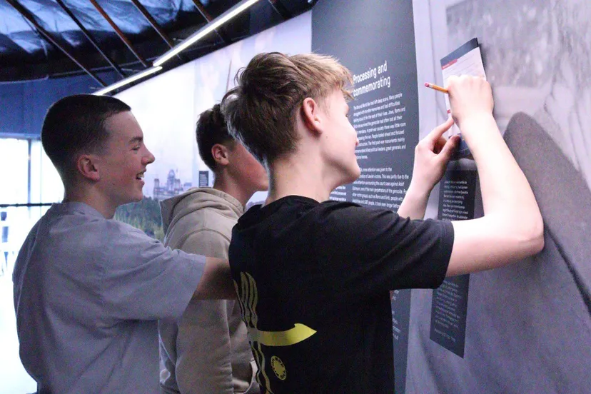 Jongeren in het museum