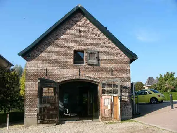 dorpsschuurvoorzijdeklein
