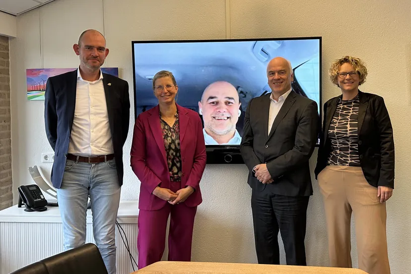 231012 foto bij ondertekening