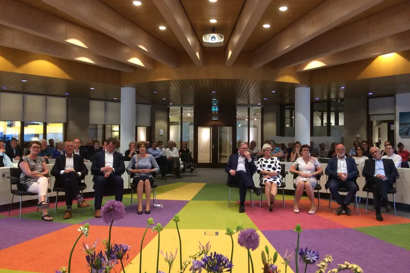 afscheid wethouders hennie bogaards 4e vl henk suelmann 5e vl en andries poppe 2e vr foto raadnop