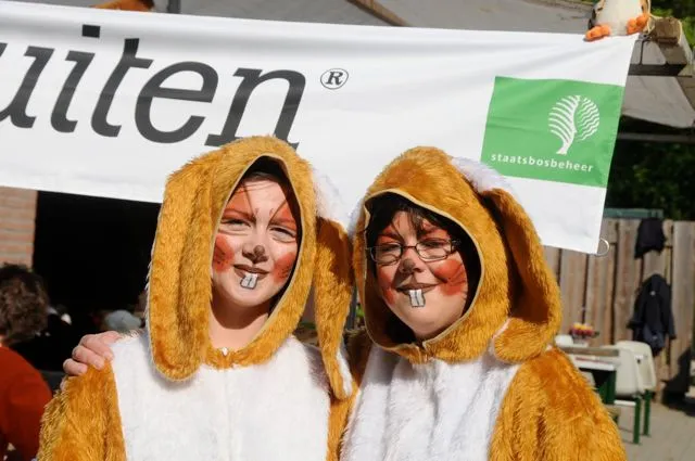 bd paashazen omarmen elkaar