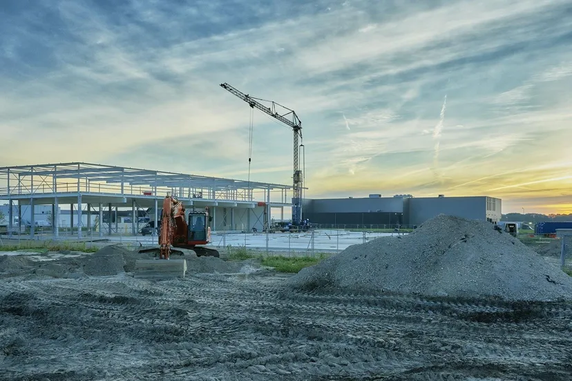 bedrijfspand in aanbouw urk provincie flevoland