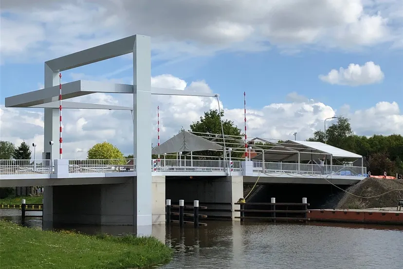 d54xpwuwkaavqswjpg large