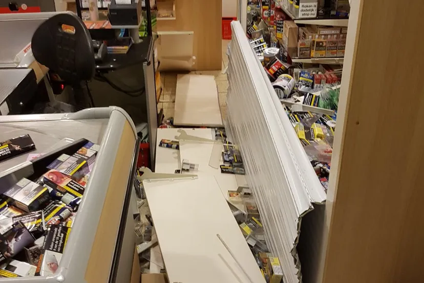 dckca68x0aa5haujpg large