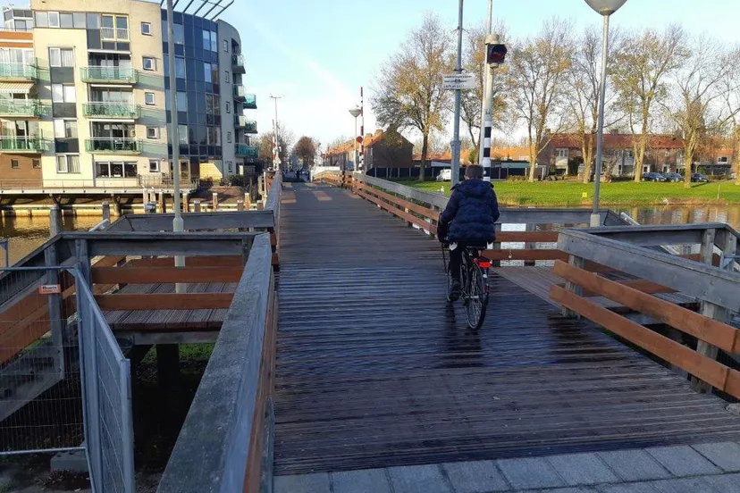 fietsbrug zuiderkade eq5ni1pxaaup6pi