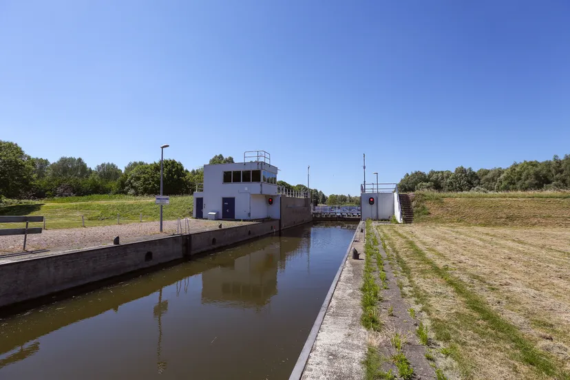 foto vaartsluis bij almere