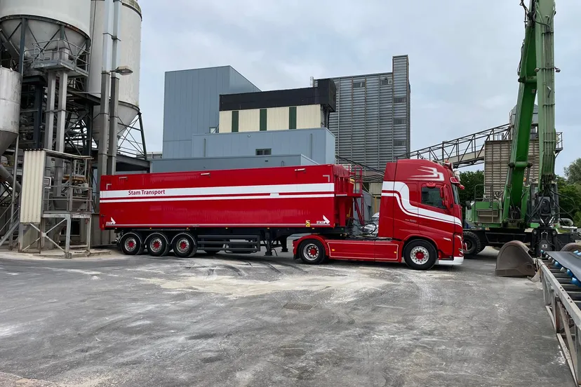 foto vrachtwagen stam bij persbericht