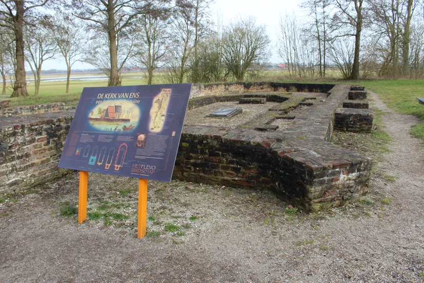 fundamenten kerk van ens schokland