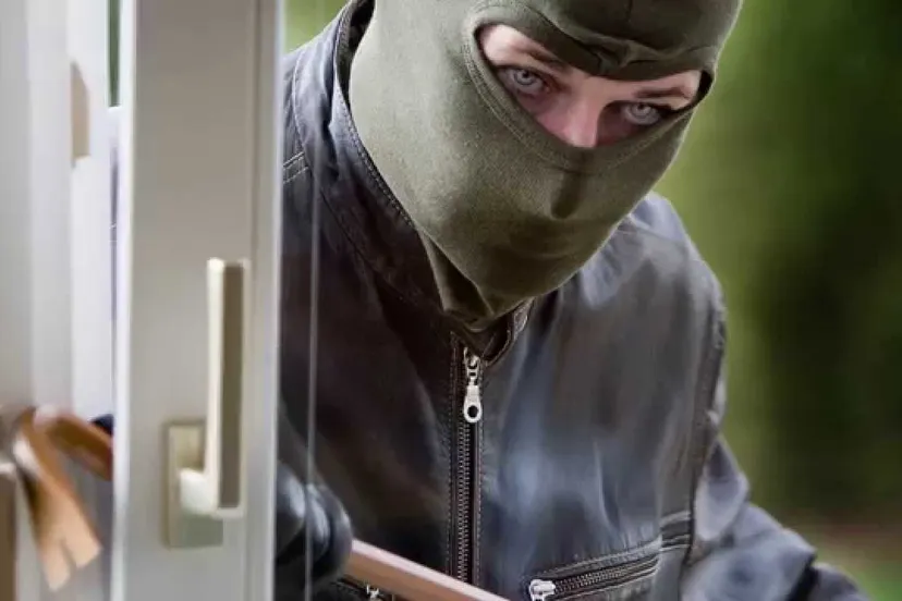 inbraak cc by youtubecom