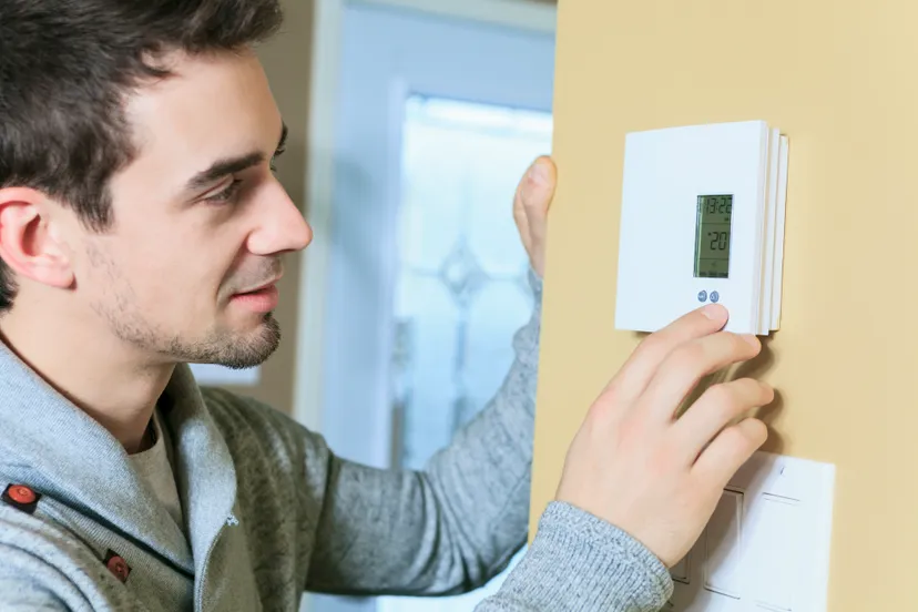 man met thermosstaat links 2