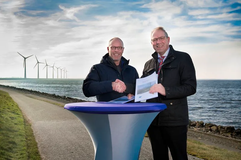 ondertekening grenscorrectie 15apr18 at gemeentenop