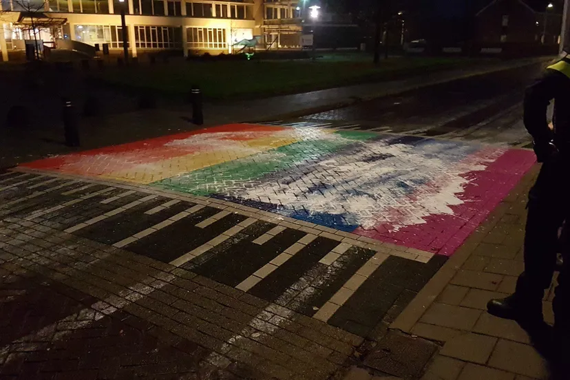 regenboogpad emmeloord besmeurd politie nopurk