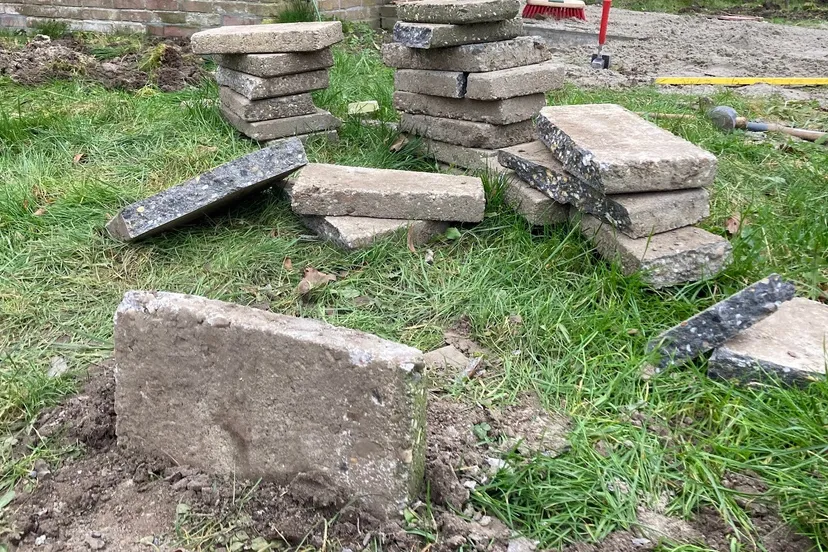 tegel uit tuin img 8286