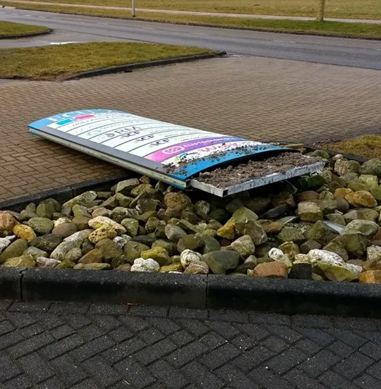 vernieling reclamebord ecu 2 pol nop