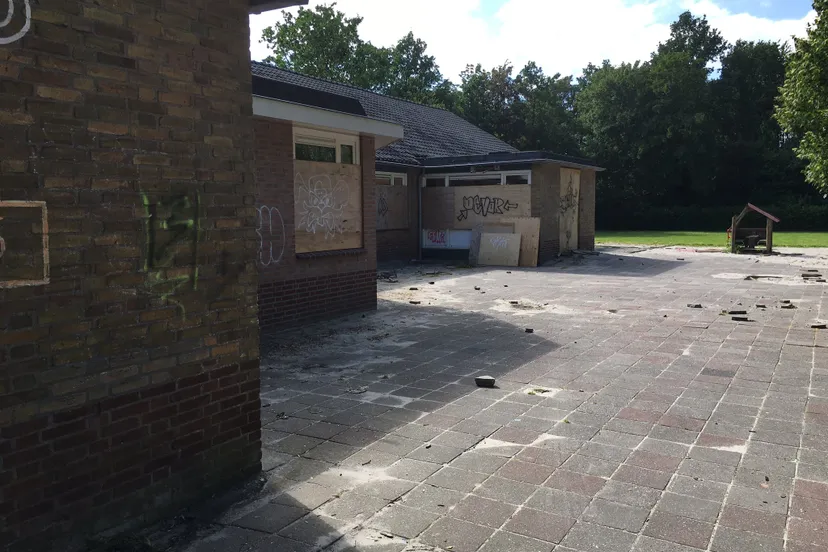 vernielingen op verlaten plein mariaschool at wijkagtcobussen