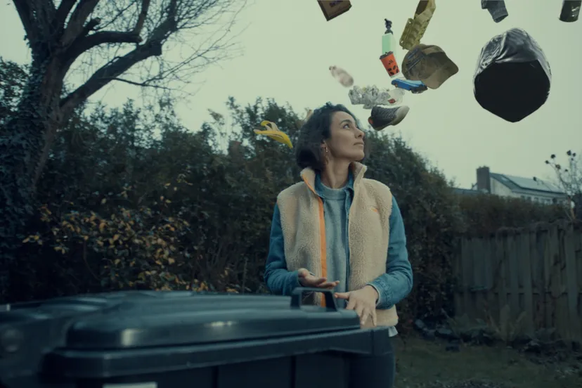 vrouw afvalwolk wij gaan voor afvalvrij